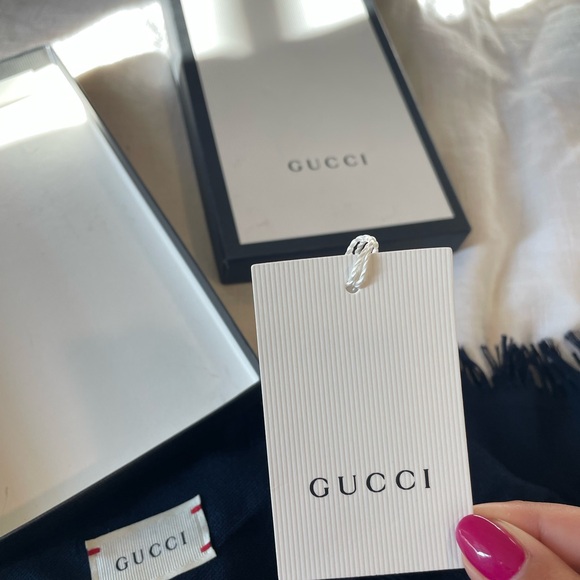 Auth Gucci Scarf - Picture 6 of 8